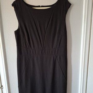 Ann Taylor Blac kClassic Sleeveless Dress.  Pretty V Gathered Front Size 14